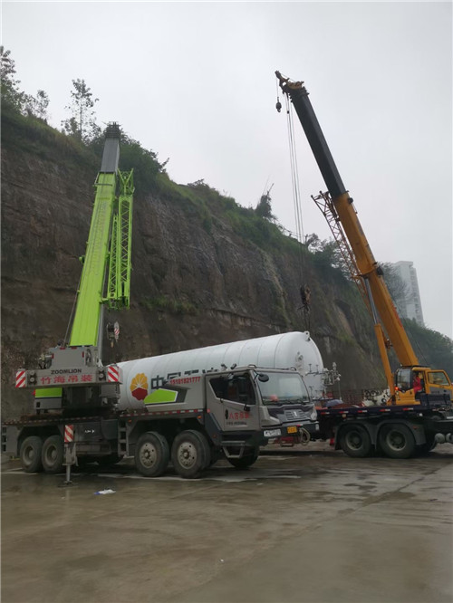 华坪县“不怕风雨冻”—— 吊车的 “恶劣环境适应” 技术